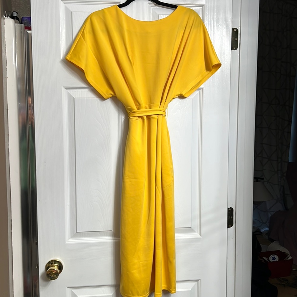 Gold mid length dress with pockets
